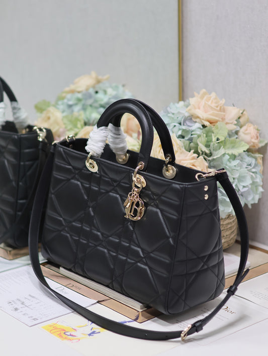 Dior 🖤 large Radid Sermai Bucquedior bag